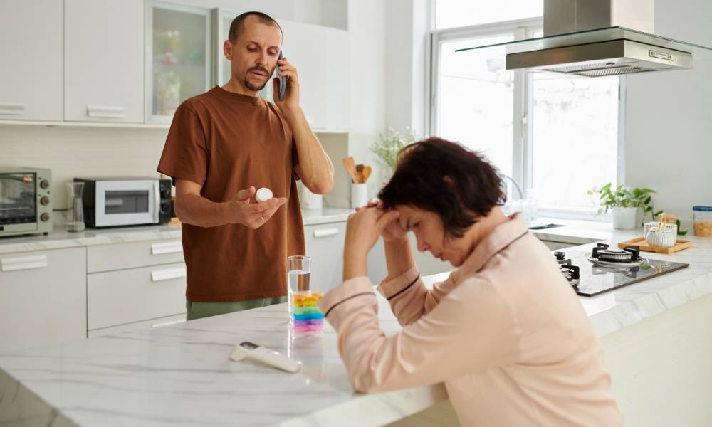 كيف تعمل المراقبة عن بُعد والإشراف على الزوجين