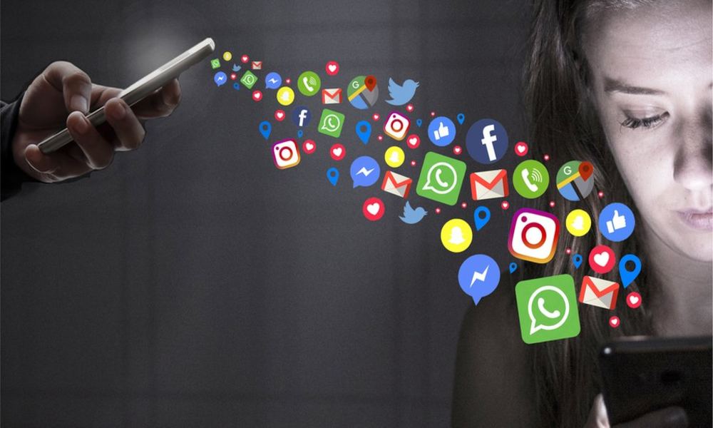 برنامج تجسس الهاتف المحمول بالرقم: المخاطر، الخرافات، والحقائق