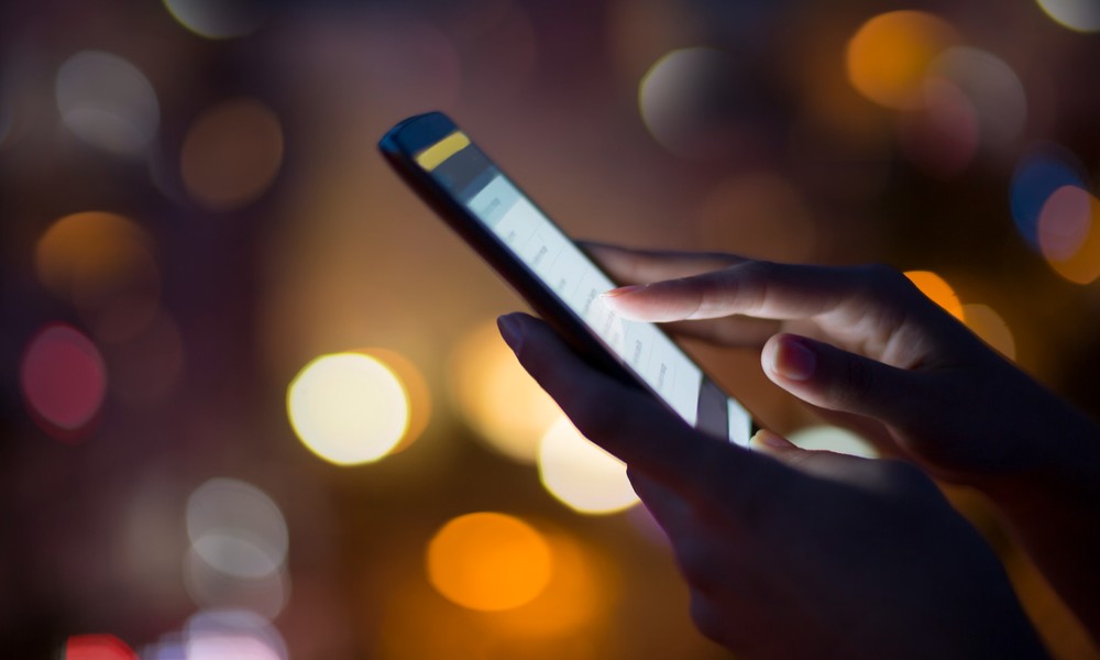 خدمات التجسس عبر مزود شبكة الهاتف المحمول
