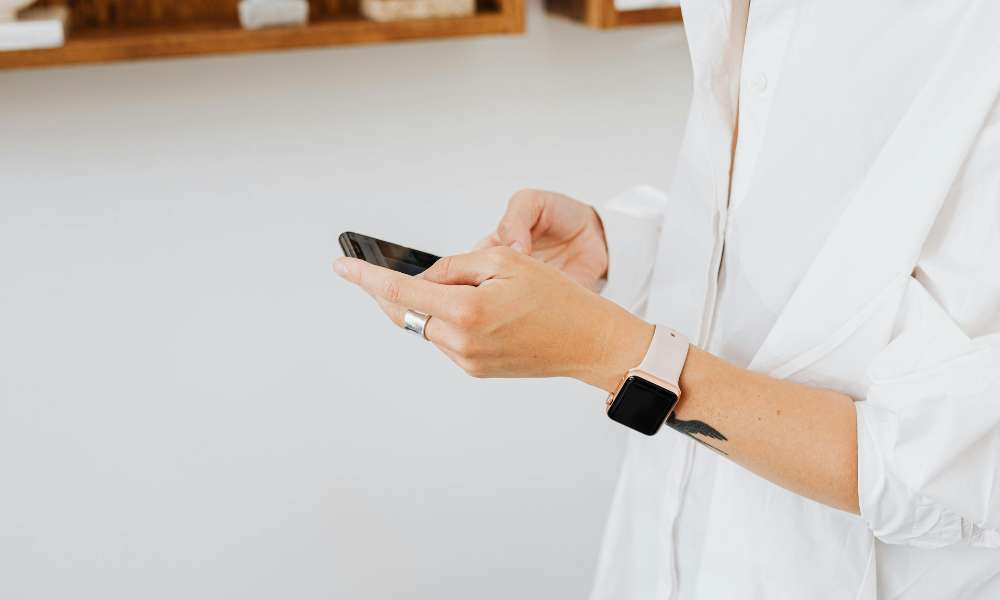 تطبيق مراقبة الهاتف لأجهزة Android و iPhone – دليل الإعداد الكامل