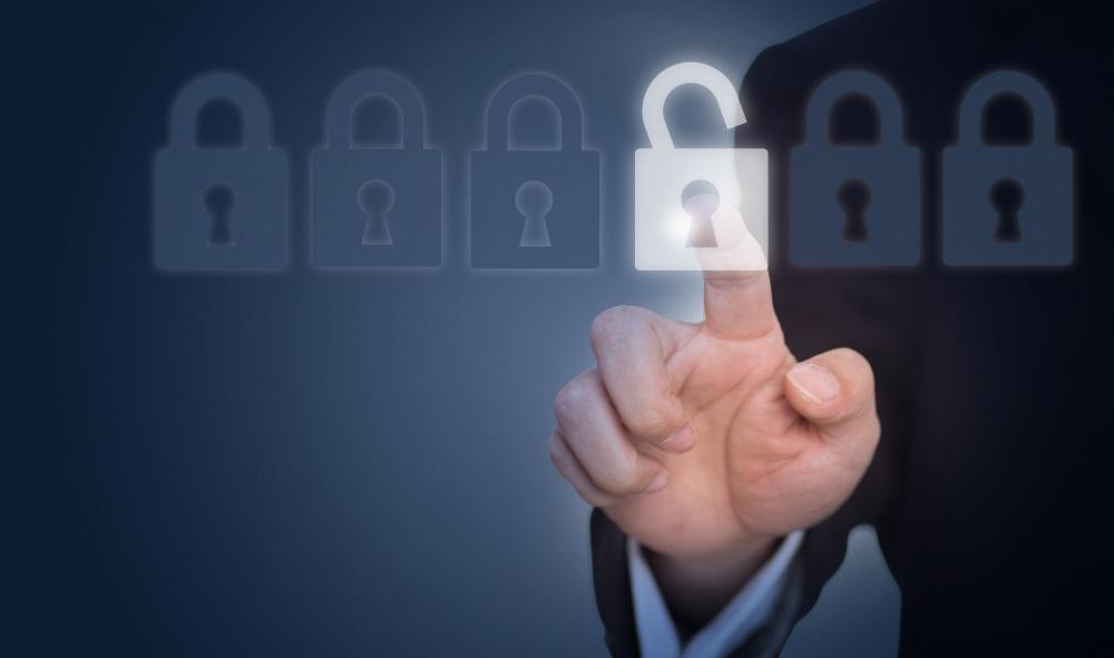 Seguran&ccedil;a, privacidade e riscos do Safer Spy