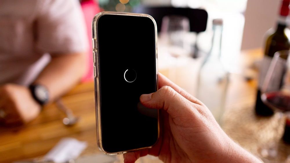 Lentidão ou travamentos frequentes no celular para saber se seu WhatsApp está sendo espionado