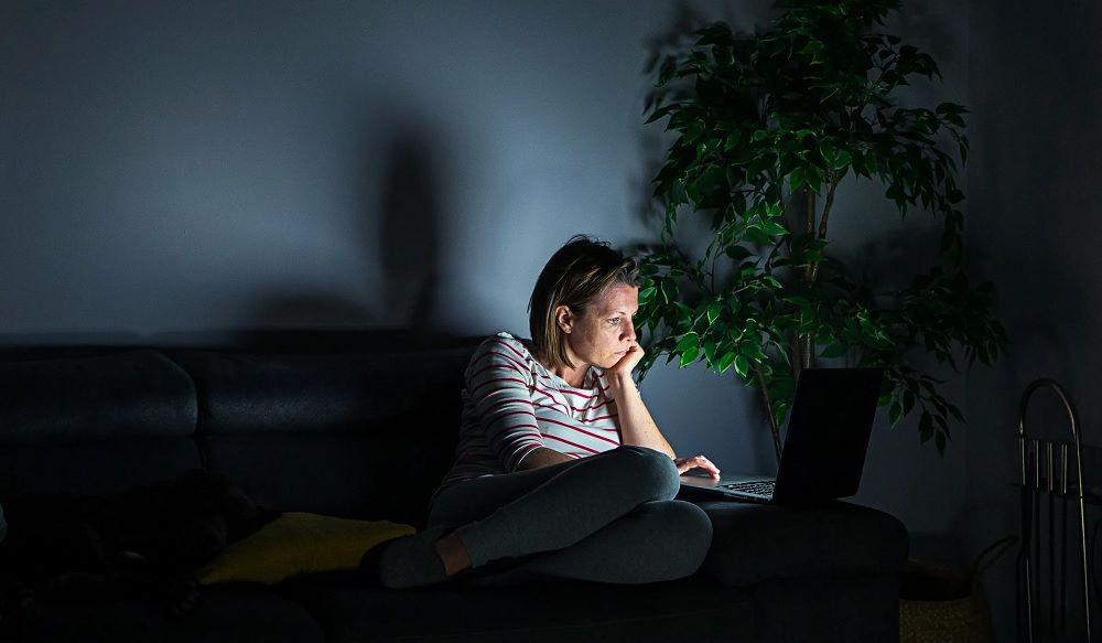 Acceso a sesiones abiertas en dispositivos prestados para hackear WhatsApp de forma remota