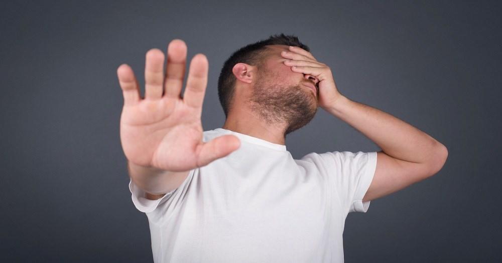 Cómo evitar estafas al buscar apps para espiar WhatsApp