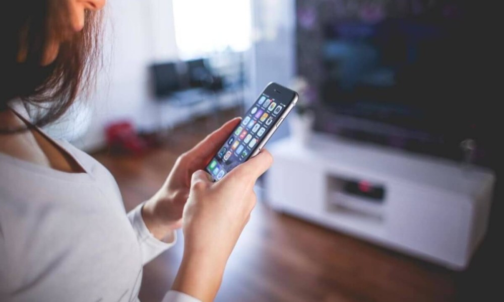 Consideraciones Legales Éticas WhatsApp iPhone