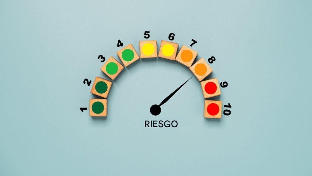 Riesgos y consecuencias de saber con quien mensajea tu pareja en WhatsApp