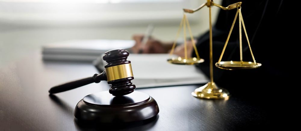 Riesgos y consideraciones legales