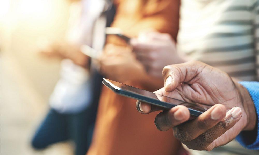 Descubre la verdad: Métodos efectivos para saber con quién chatea tu pareja