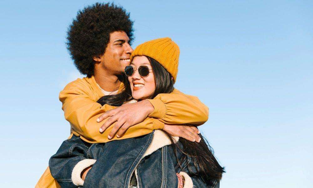 Cómo saber si mi novia me es infiel con pruebas reales (paso a paso)