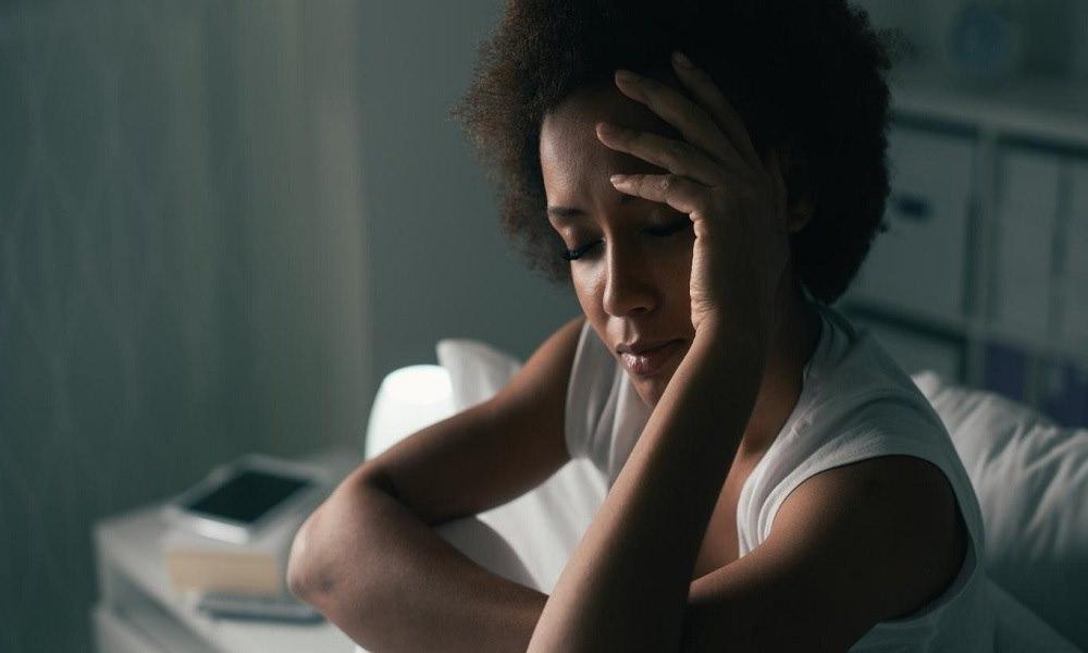 Consecuencias emocionales y prácticas de hackear el celular de tu esposo