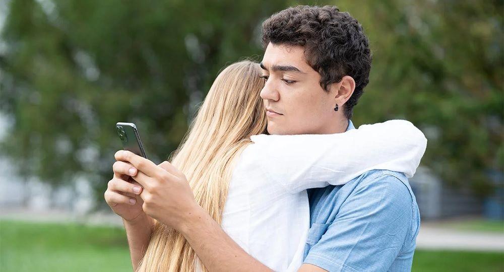 Por qué existen las indirectas frases para infieles y qué revelan sobre la infidelidad