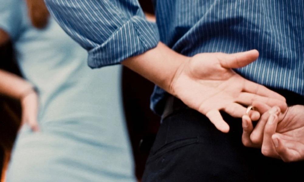 Qué evitar cuándo sospechas que tu esposa te engaña