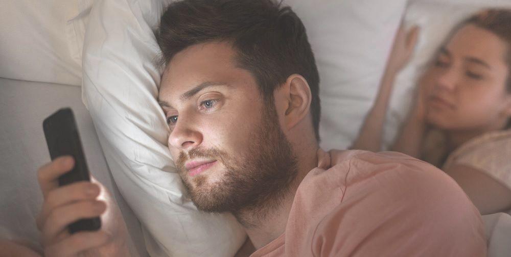 Señales claras de que tu esposo podría ser infiel