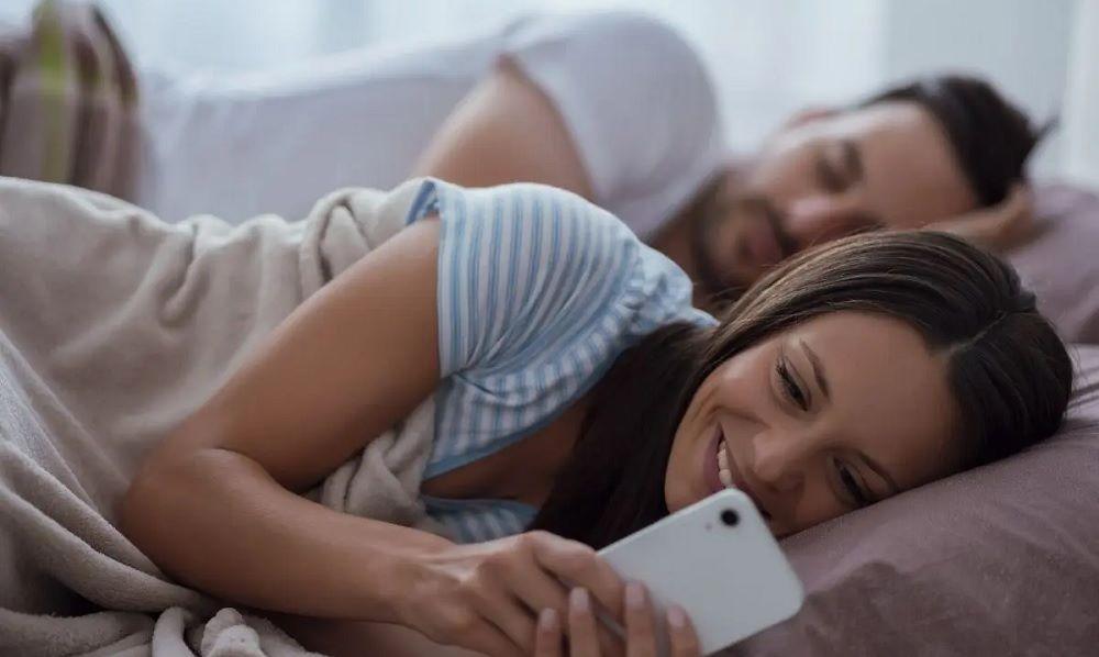 Señales claras de una mujer infiel y mentirosa