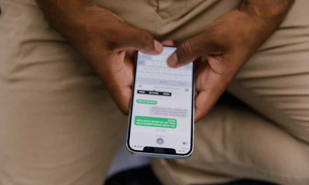 How to Receive Someone Else's Texts