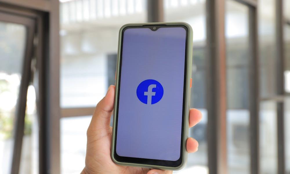 How to Check Your Boyfriend's Facebook Messages without Touching His Phone