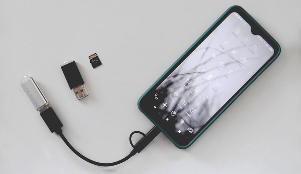 Transferencia por cable o PC para clonar teléfonos