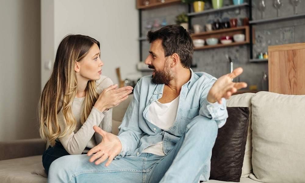 Duygusal ve fiziksel uzaklaşmayı kontrol ederek eşim beni aldatıyor mu öğrenin
